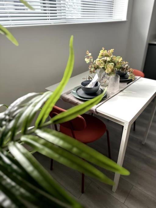 Studio Apartment In Milton Keynes Exterior photo